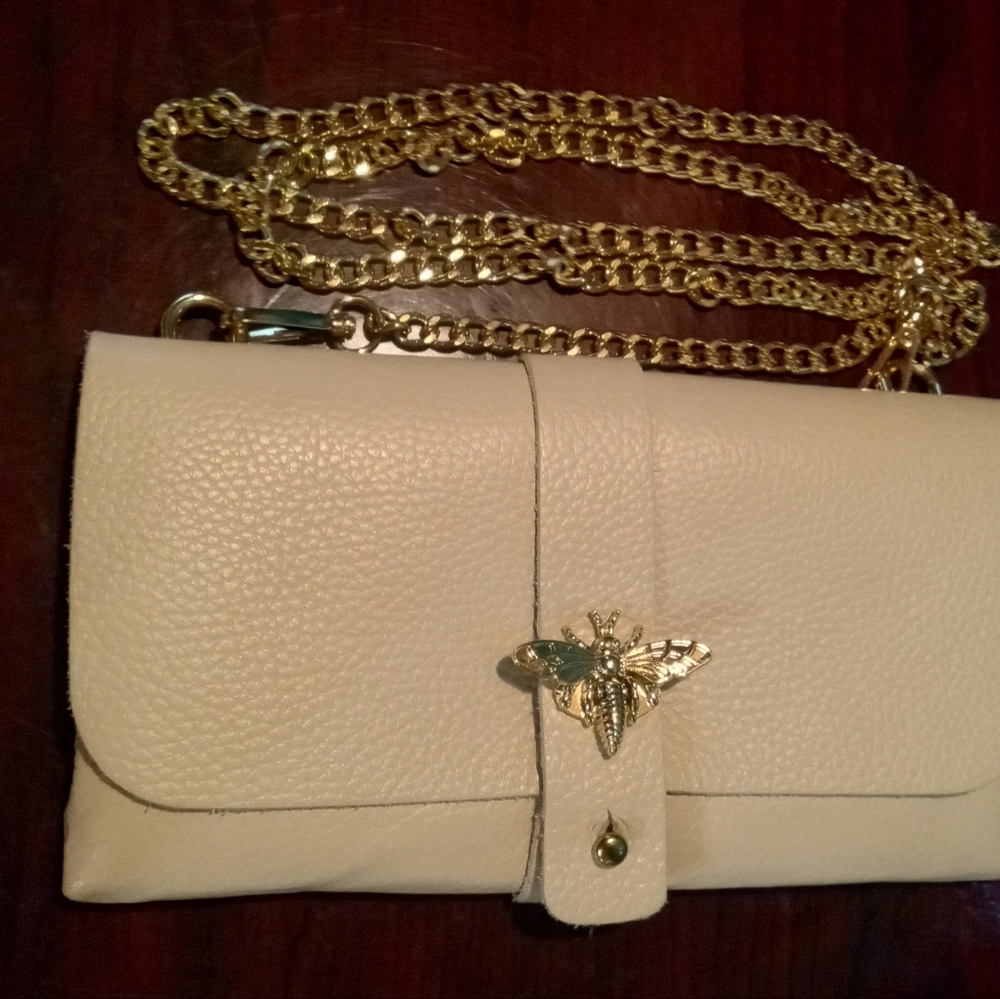 Borsi In Pelle Leather Clutch Gold Bee Accent Beige Never Used Busy Bee Emblem
